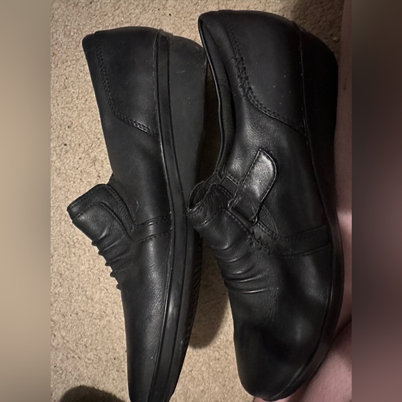 Clark’s New 8.5 Leather Shoes with Soft.Cushion - Picture 3 of 3